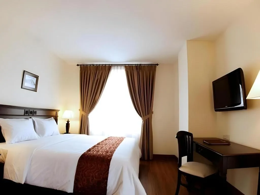 Bed in Colonial Hotel Makassar