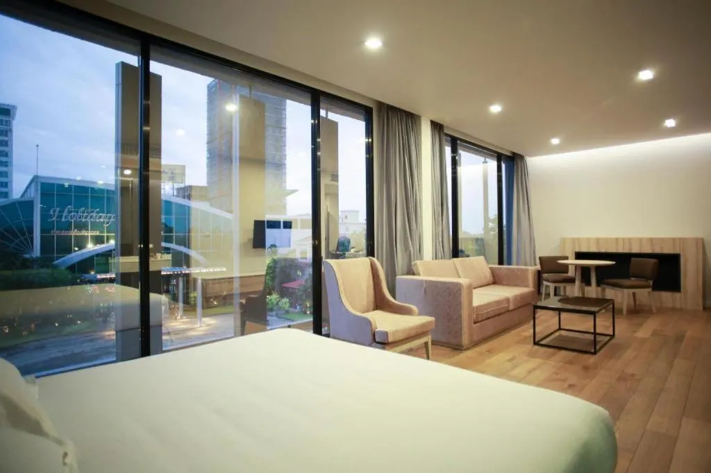 Bed in Holiday Poipet