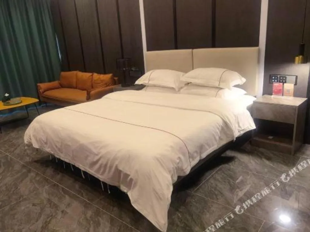 Bed in Haikou Kai Wei Hotel