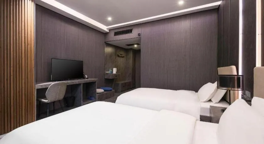 Bed in Haikou Kai Wei Hotel