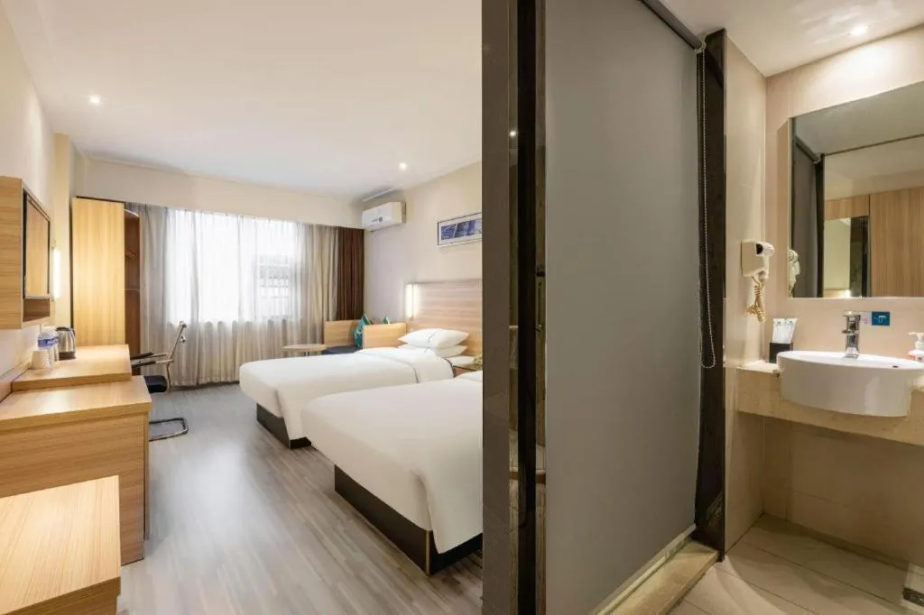 Bed in City Comfort Inn Huanggang Baota Avenue