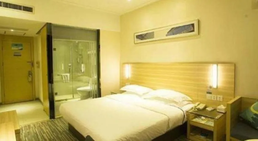 Bed in City Comfort Inn Huanggang Baota Avenue
