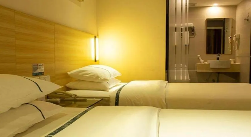 Bed in City Comfort Inn Huanggang Baota Avenue