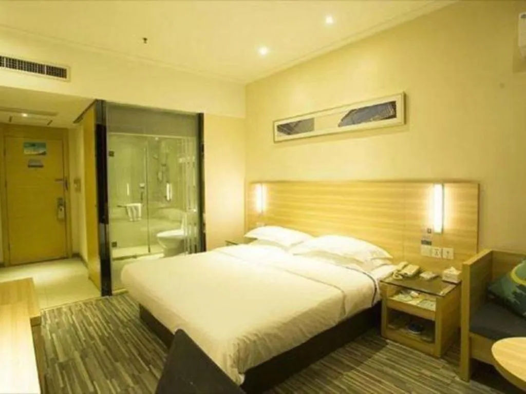 Bed in City Comfort Inn Huanggang Baota Avenue