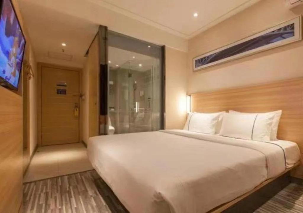 Bed in City Comfort Inn Huanggang Baota Avenue
