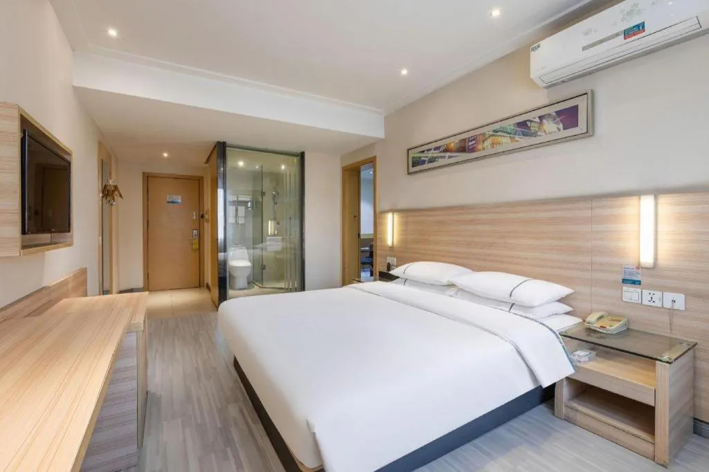 Bed in City Comfort Inn Huanggang Baota Avenue