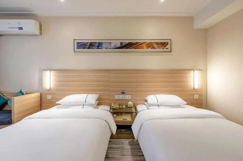 Bed in City Comfort Inn Huanggang Baota Avenue