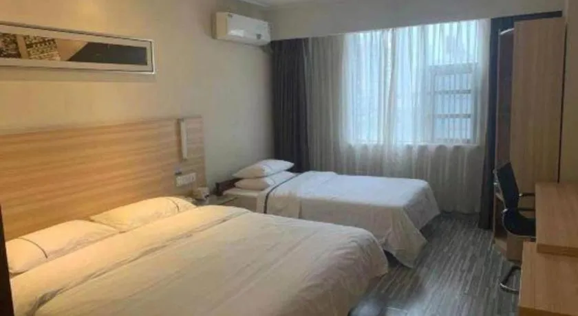 Bed in City Comfort Inn Huanggang Baota Avenue