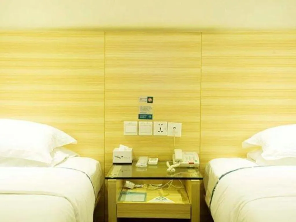 Bed in City Comfort Inn Huanggang Baota Avenue