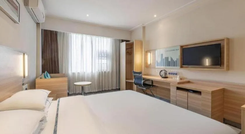 Bed in City Comfort Inn Huanggang Baota Avenue