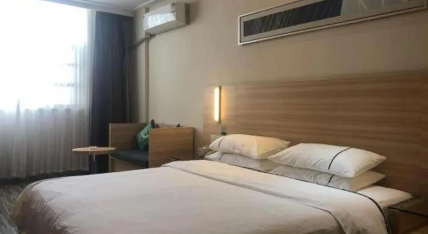 Bed in City Comfort Inn Huanggang Baota Avenue