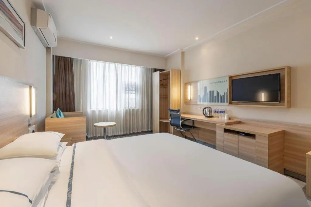 Bed in City Comfort Inn Huanggang Baota Avenue