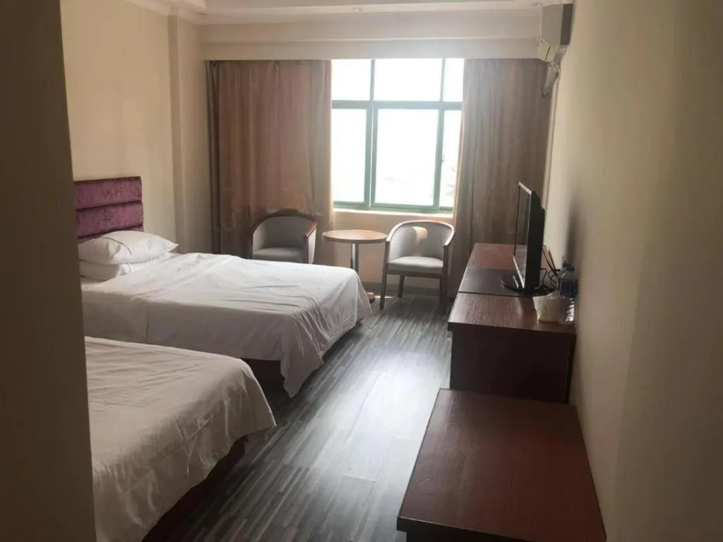 Bed in City Comfort Inn Huanggang Baota Avenue