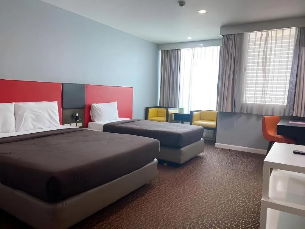 Bed in Thamrongin Hotel