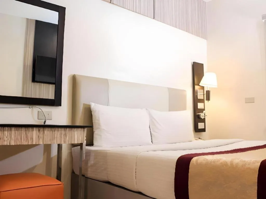 Bed in Majestic Hotel Manila - Formerly Octagon Mansion Hotel Manila