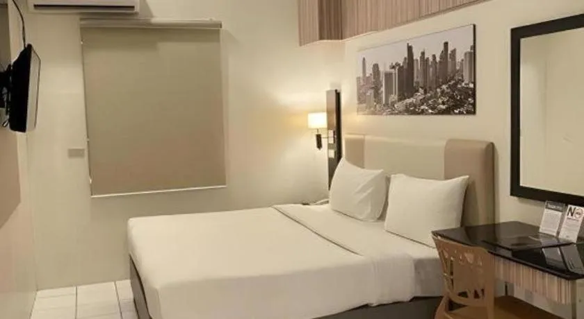 Bed in Majestic Hotel Manila - Formerly Octagon Mansion Hotel Manila