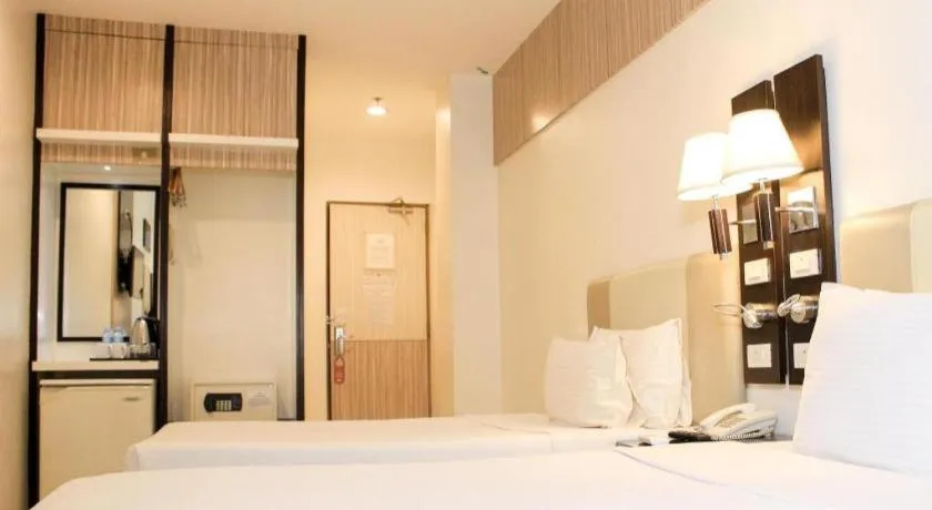 Bed in Majestic Hotel Manila - Formerly Octagon Mansion Hotel Manila