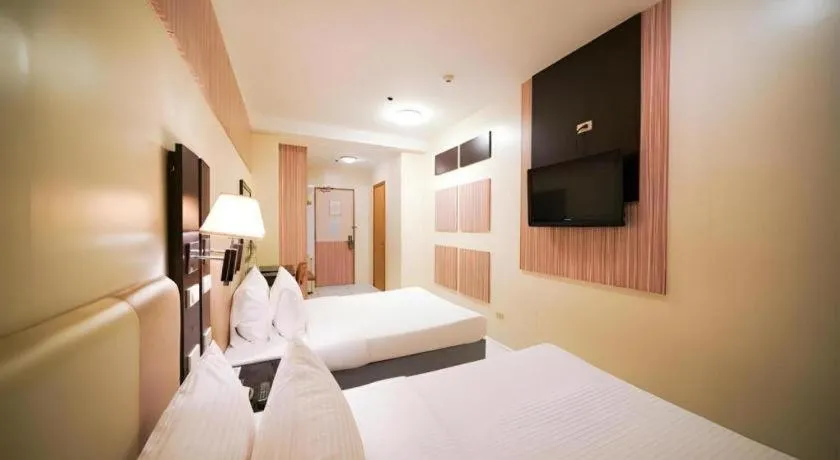 Bed in Majestic Hotel Manila - Formerly Octagon Mansion Hotel Manila