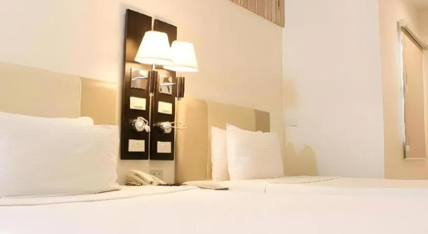 Bed in Majestic Hotel Manila - Formerly Octagon Mansion Hotel Manila