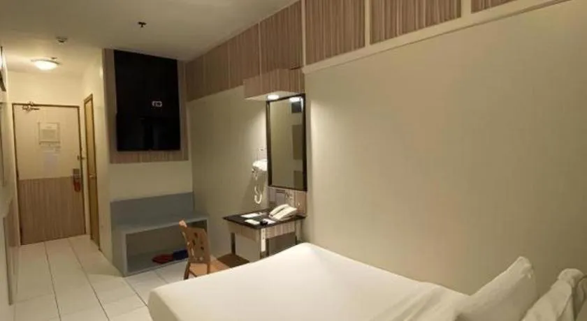 Bed in Majestic Hotel Manila - Formerly Octagon Mansion Hotel Manila