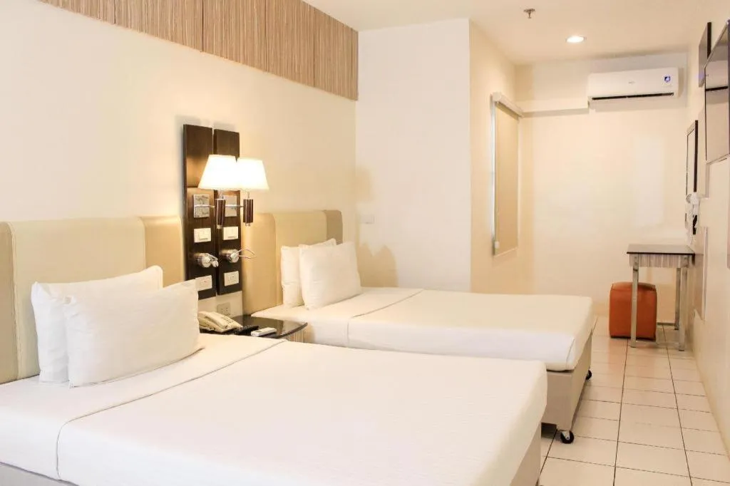 Bed in Majestic Hotel Manila - Formerly Octagon Mansion Hotel Manila