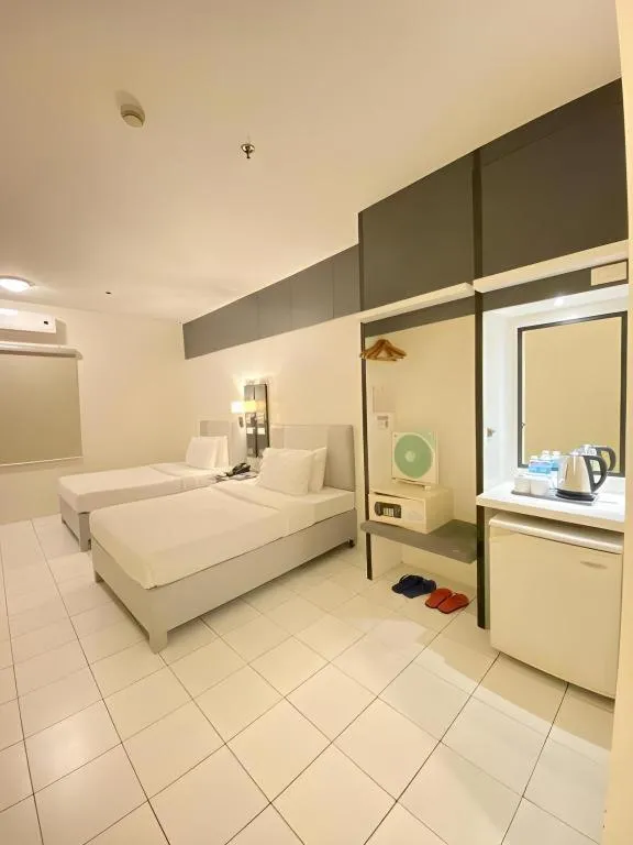 Bed in Majestic Hotel Manila - Formerly Octagon Mansion Hotel Manila