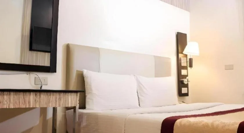 Bed in Majestic Hotel Manila - Formerly Octagon Mansion Hotel Manila