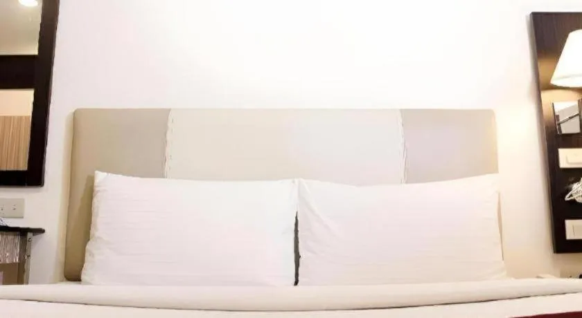 Bed in Majestic Hotel Manila - Formerly Octagon Mansion Hotel Manila