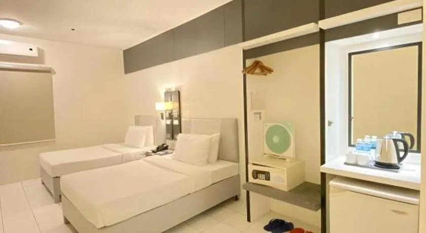 Bed in Majestic Hotel Manila - Formerly Octagon Mansion Hotel Manila