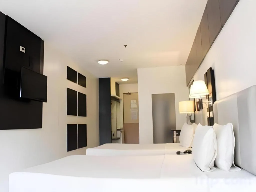 Bed in Majestic Hotel Manila - Formerly Octagon Mansion Hotel Manila