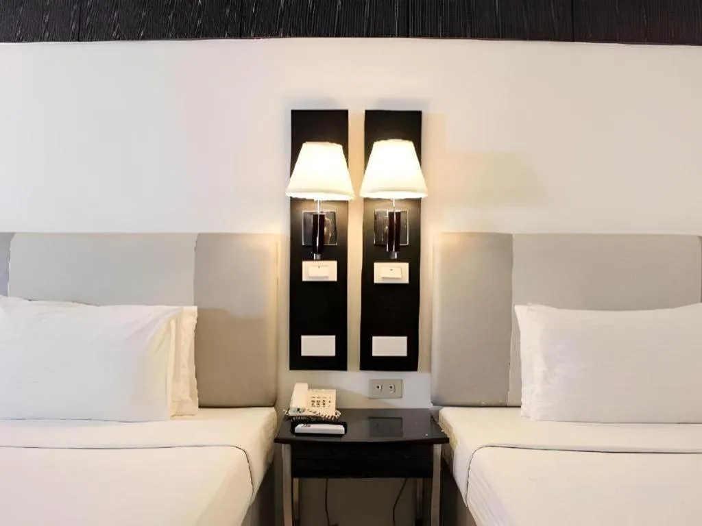 Bed in Majestic Hotel Manila - Formerly Octagon Mansion Hotel Manila