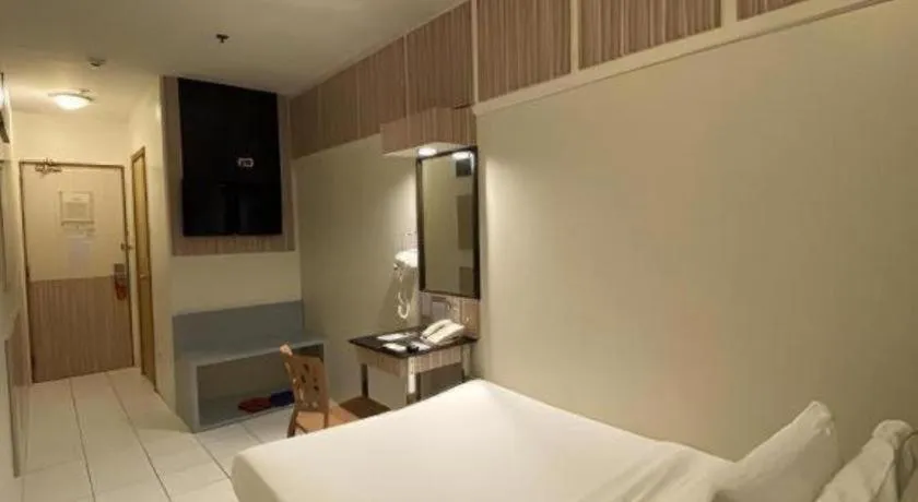 Bed in Majestic Hotel Manila - Formerly Octagon Mansion Hotel Manila