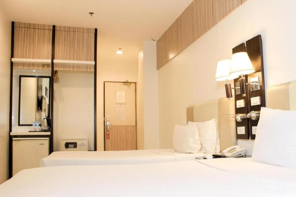 Bed in Majestic Hotel Manila - Formerly Octagon Mansion Hotel Manila