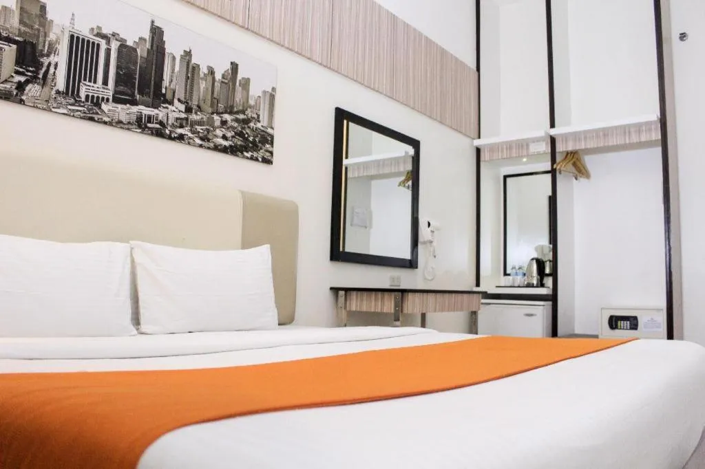 Bed in Majestic Hotel Manila - Formerly Octagon Mansion Hotel Manila