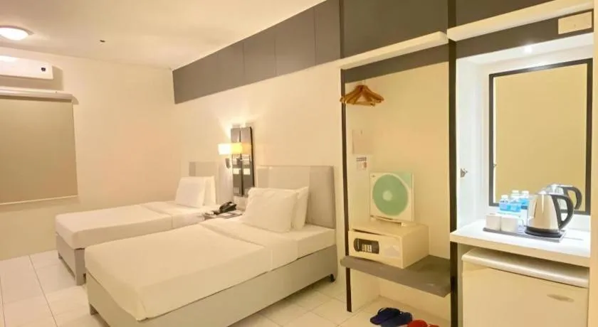 Bed in Majestic Hotel Manila - Formerly Octagon Mansion Hotel Manila