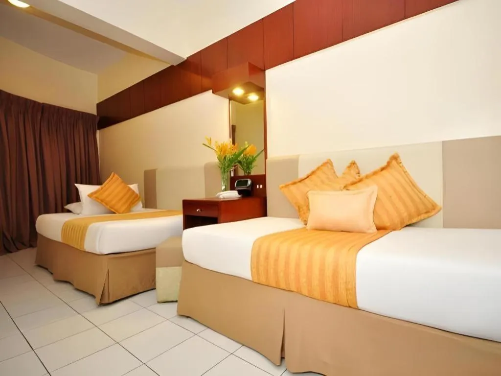 Bed in Majestic Hotel Manila - Formerly Octagon Mansion Hotel Manila