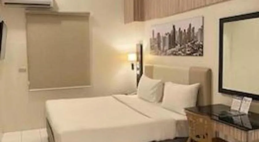 Bed in Majestic Hotel Manila - Formerly Octagon Mansion Hotel Manila