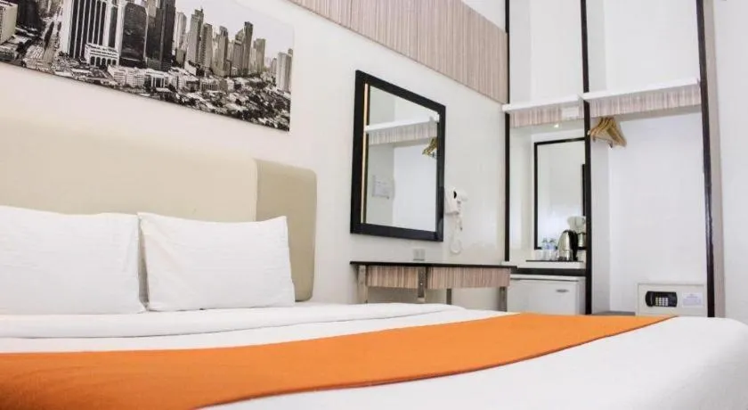 Bed in Majestic Hotel Manila - Formerly Octagon Mansion Hotel Manila