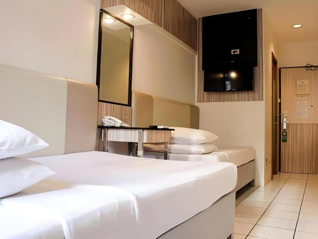 Bed in Majestic Hotel Manila - Formerly Octagon Mansion Hotel Manila