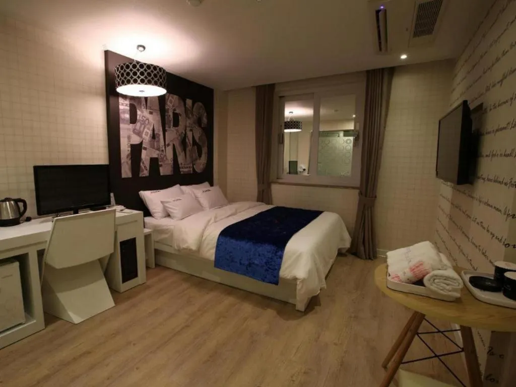 Bed in Jeju Lux Hotel