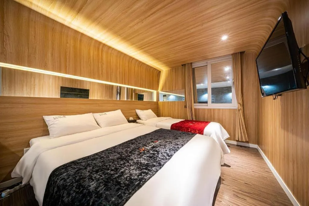 Bed in Jeju Lux Hotel