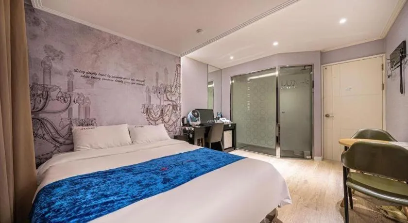 Bed in Jeju Lux Hotel