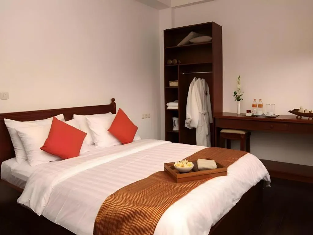 Bed in Hotel Amira Pasteur