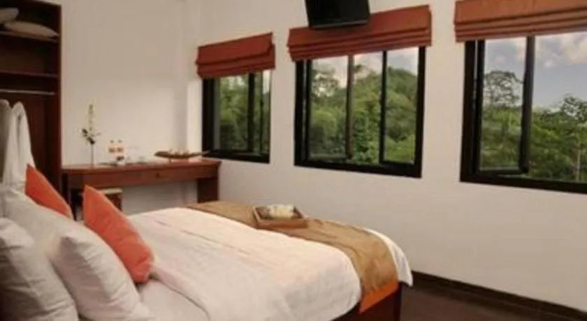 Bed in Hotel Amira Pasteur