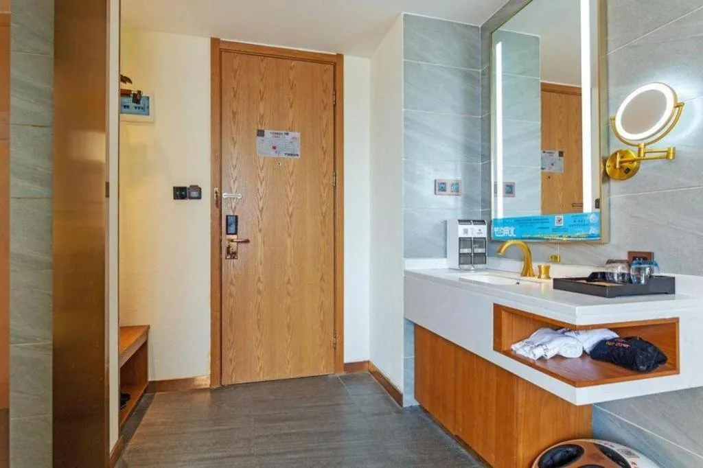 James Joyce Coffetel Xi'an Lingtong The Terracotta Army Huaqingchi University Town Metro Station