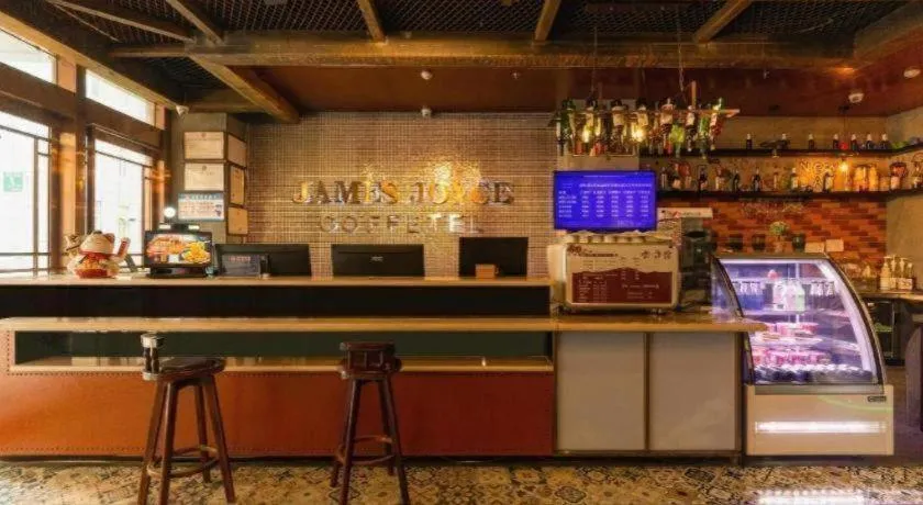 James Joyce Coffetel Xi'an Lingtong The Terracotta Army Huaqingchi University Town Metro Station