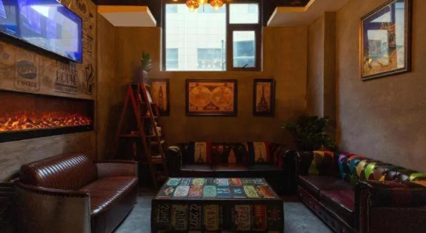 James Joyce Coffetel Xi'an Lingtong The Terracotta Army Huaqingchi University Town Metro Station