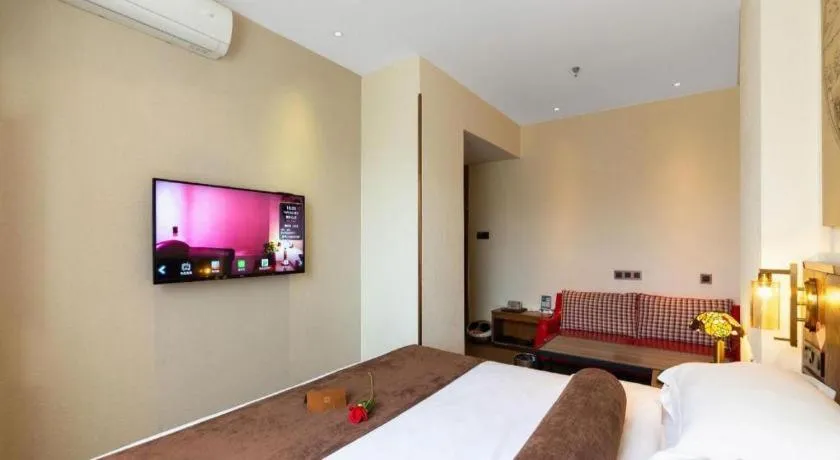 Bed in James Joyce Coffetel Xi'an Lingtong The Terracotta Army Huaqingchi University Town Metro Station