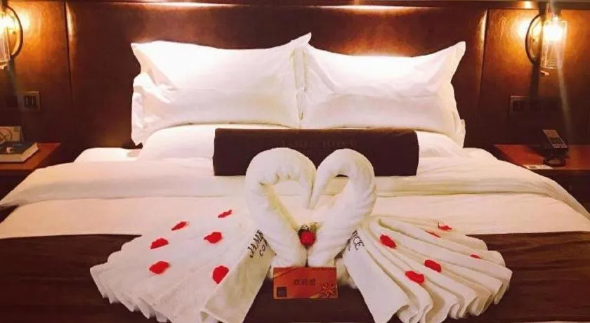 Bed in James Joyce Coffetel Xi'an Lingtong The Terracotta Army Huaqingchi University Town Metro Station