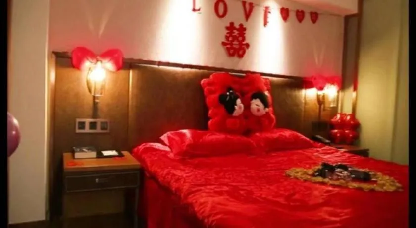 Bed in James Joyce Coffetel Xi'an Lingtong The Terracotta Army Huaqingchi University Town Metro Station